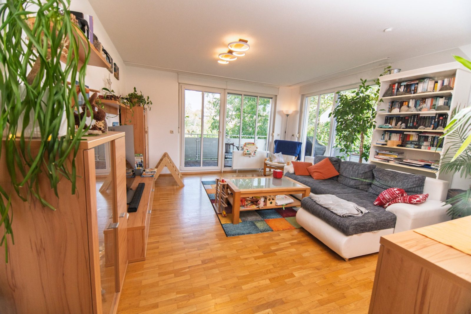 3-Zimmer-Wohnung mit großem Eckbalkon in München-Moosach